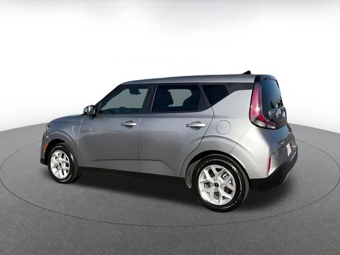 Used 2025 Kia Soul LX w/ LX Technology Package image 10