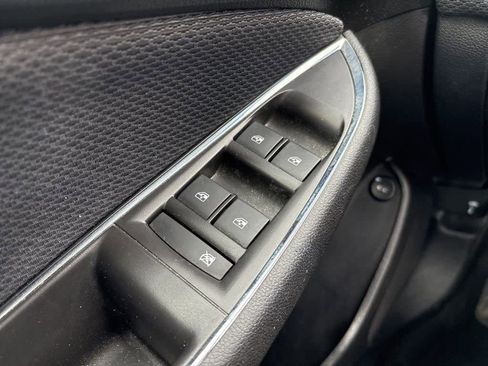 Used 2018 Chevrolet Cruze LT w/ Convenience Package image 22