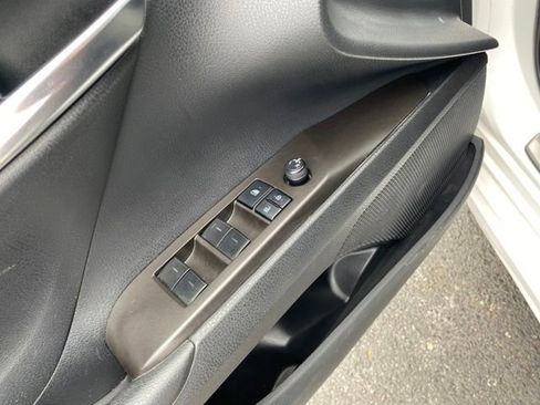 Used 2022 Toyota Camry SE image 18