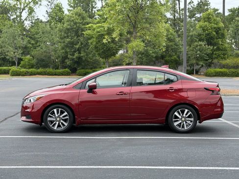 Used 2020 Nissan Versa SV FWD image 4