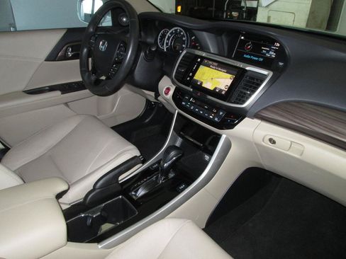 Used 2017 Honda Accord EX-L image 28