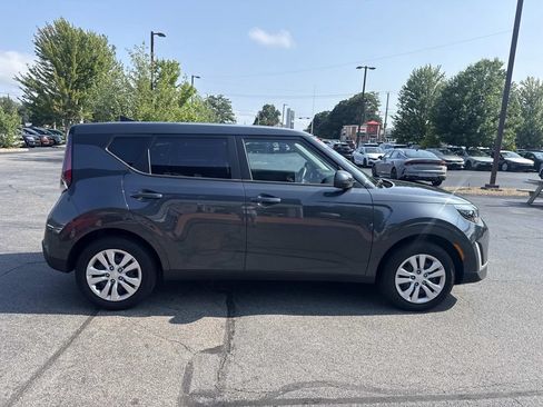 Used 2025 Kia Soul LX FWD image 8
