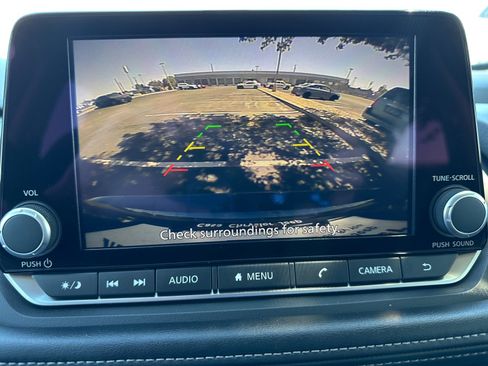 Used 2025 Nissan Rogue SV FWD image 23