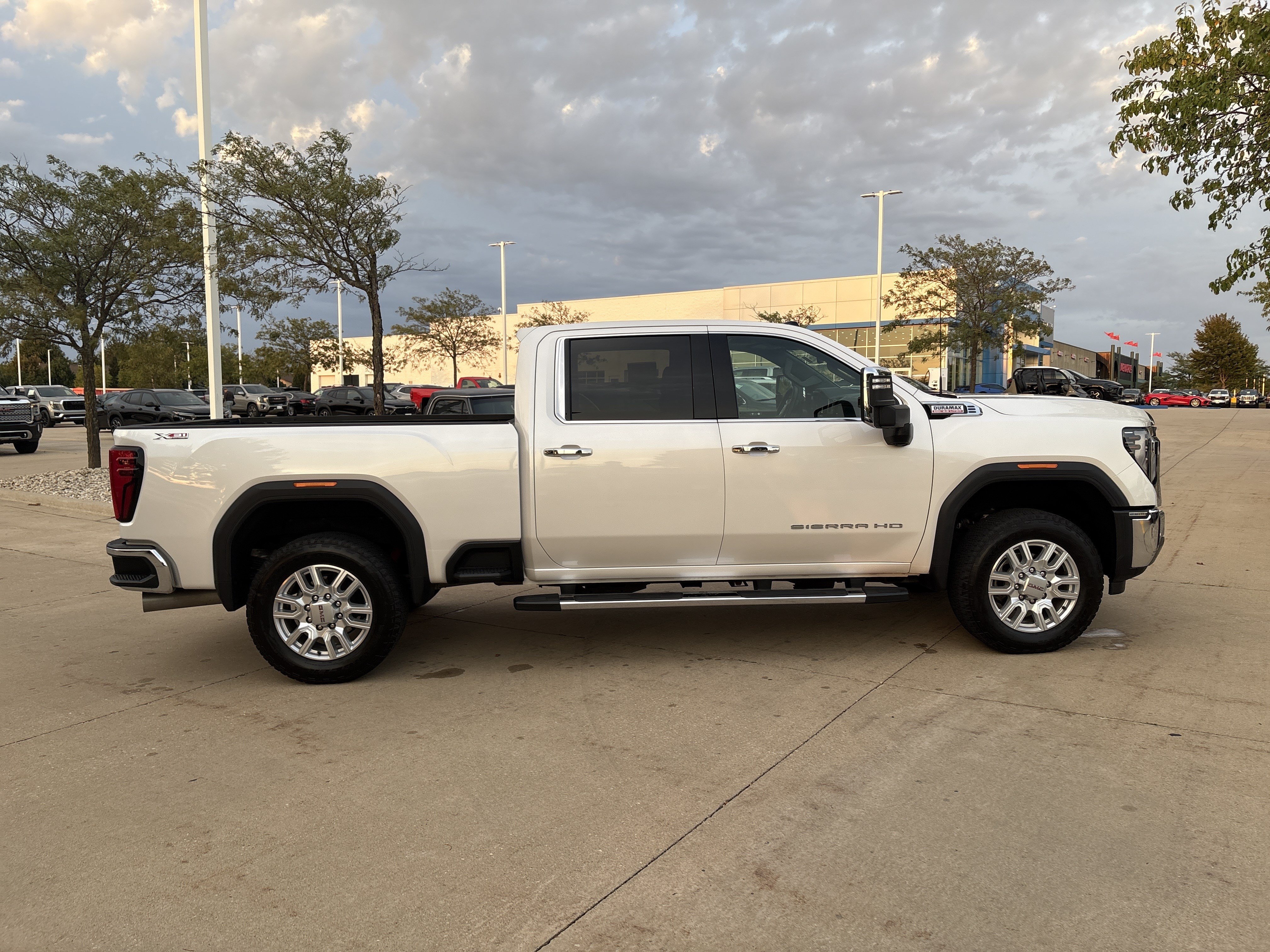 Used 2024 GMC Sierra 2500 SLT w/ SLT Premium Package AWD/4WD image 10