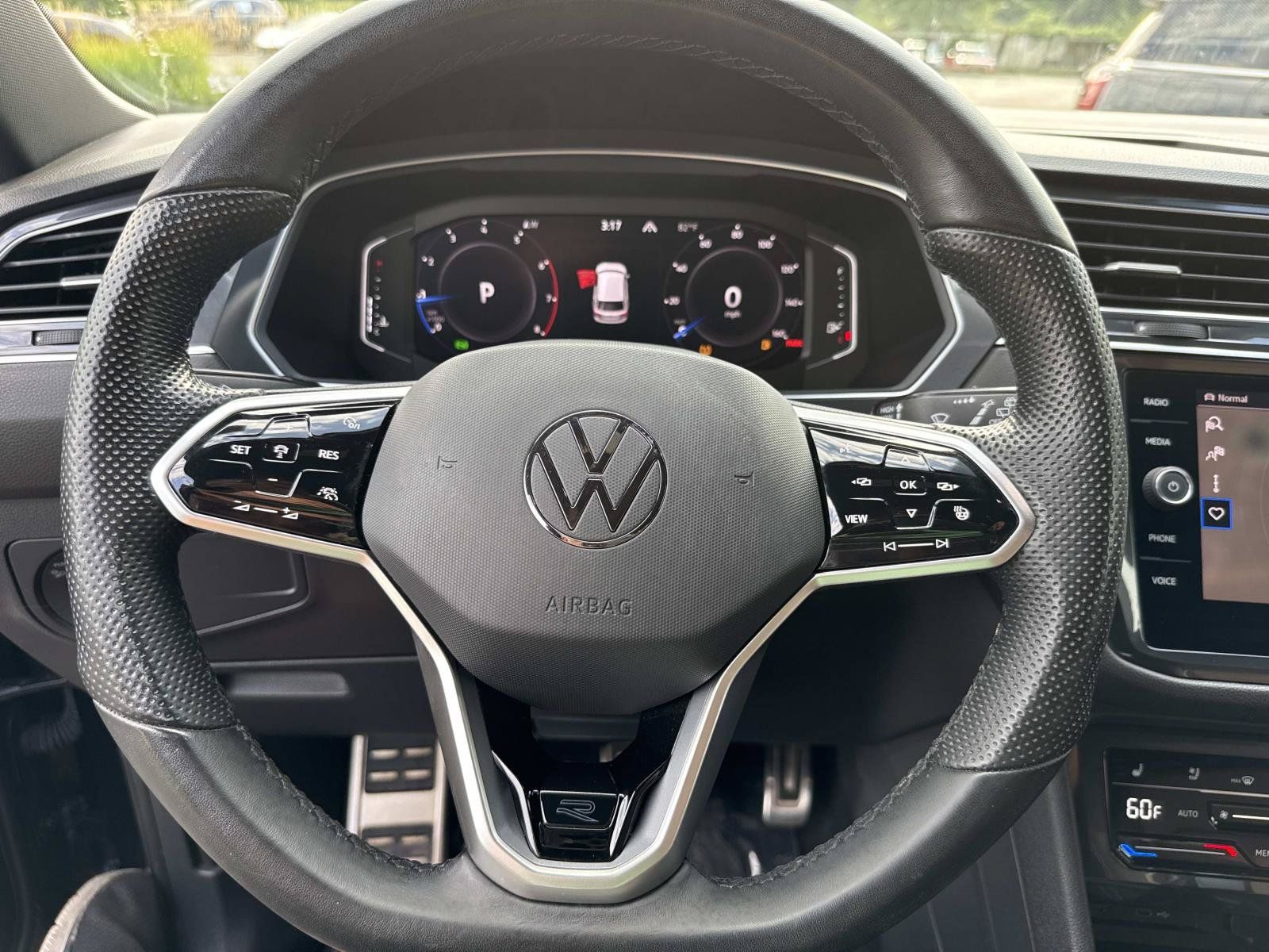 Used 2024 Volkswagen Tiguan SEL R-Line AWD/4WD image 34