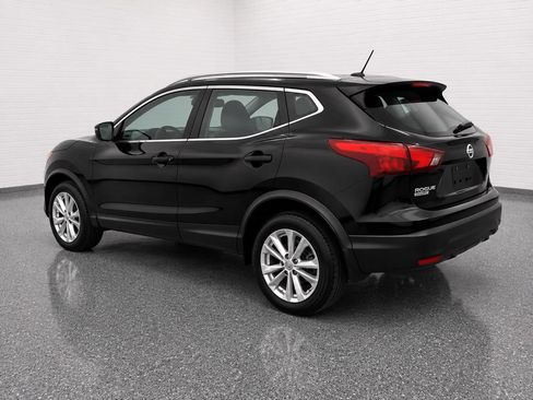 Used 2018 Nissan Rogue Sport SV FWD image 2