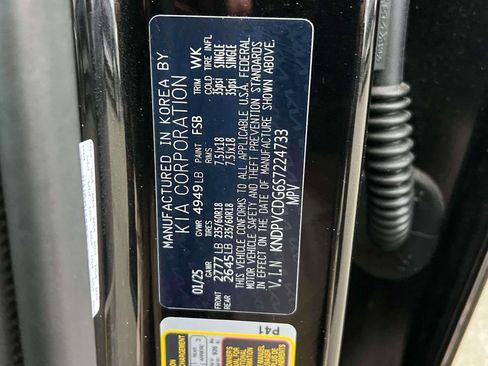 Used 2025 Kia Sportage EX image 19