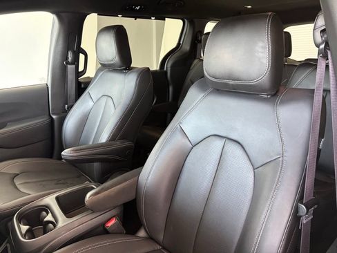 Used 2025 Chrysler Pacifica Select FWD image 31