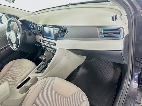 Used 2019 Kia Niro LX image 27