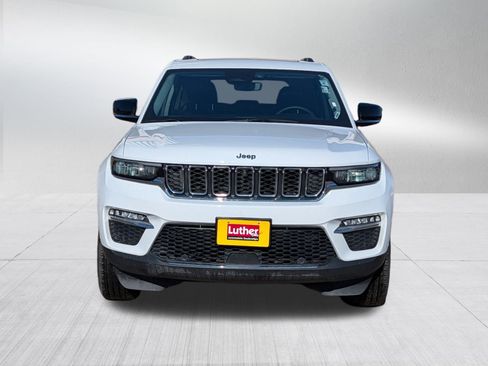 Used 2022 Jeep Grand Cherokee 4WD w/ Luxury Tech Group II image 2