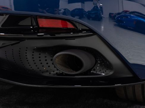 Used 2024 Aston Martin DB12 Convertible image 30