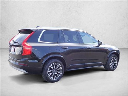 Used 2022 Volvo XC90 T5 Momentum w/ Advanced Package AWD/4WD image 4
