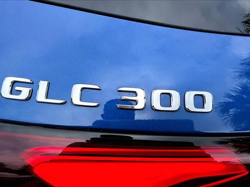 Used 2025 Mercedes-Benz GLC 300 4MATIC image 30