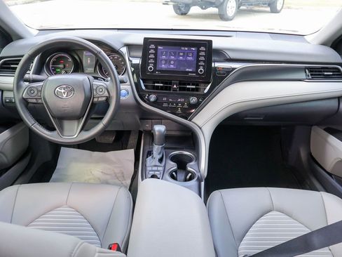 Used 2024 Toyota Camry SE image 7