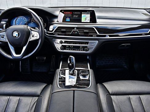Used 2019 BMW 740i w/ Executive Package RWD image 26