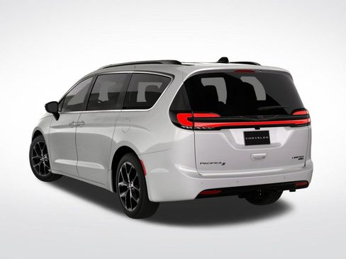 Used 2026 Chrysler Pacifica Limited w/ S Appearance Package AWD/4WD image 2
