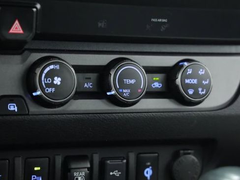 Used 2020 Toyota Tacoma TRD Off-Road image 19