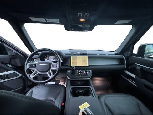 Used 2023 Land Rover Defender 90 S image 24