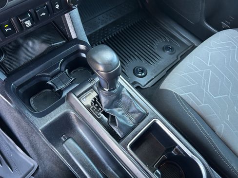 Used 2021 Toyota Tacoma TRD Off-Road w/ Technology Package image 12