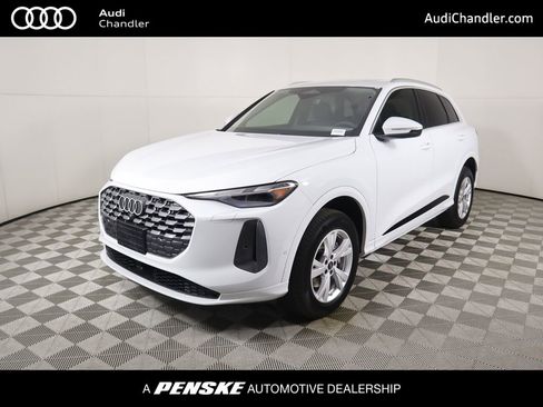 Used 2025 Audi Q5 Premium w/ Convenience Package image 1