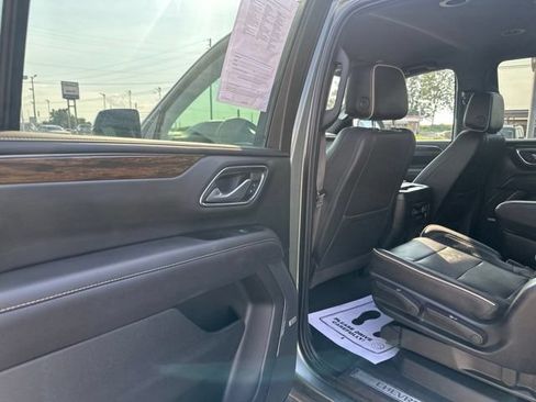Used 2023 Chevrolet Suburban Premier AWD/4WD image 29