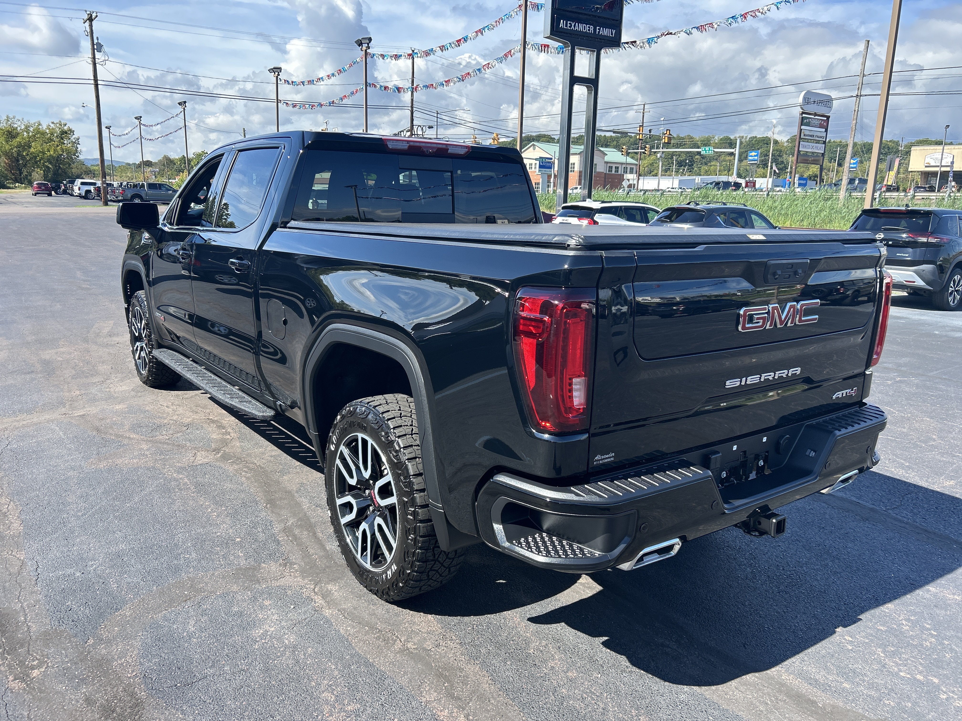 Used 2023 GMC Sierra 1500 AT4 w/ AT4 Premium Package AWD/4WD image 6