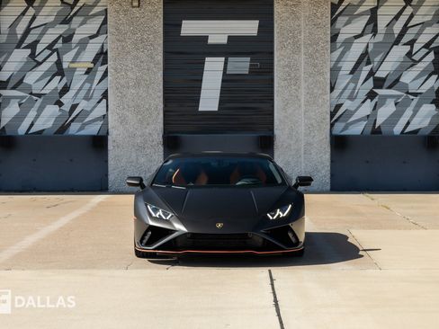 Used 2022 Lamborghini Huracan EVO RWD image 3