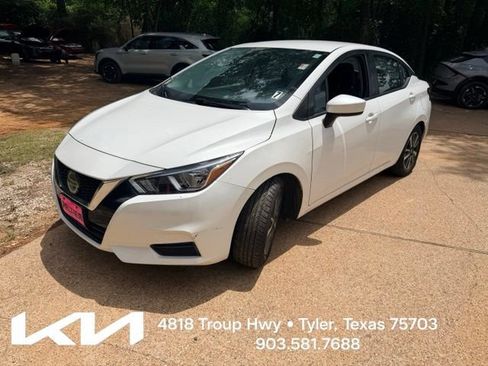 Used 2022 Nissan Versa SV FWD image 3
