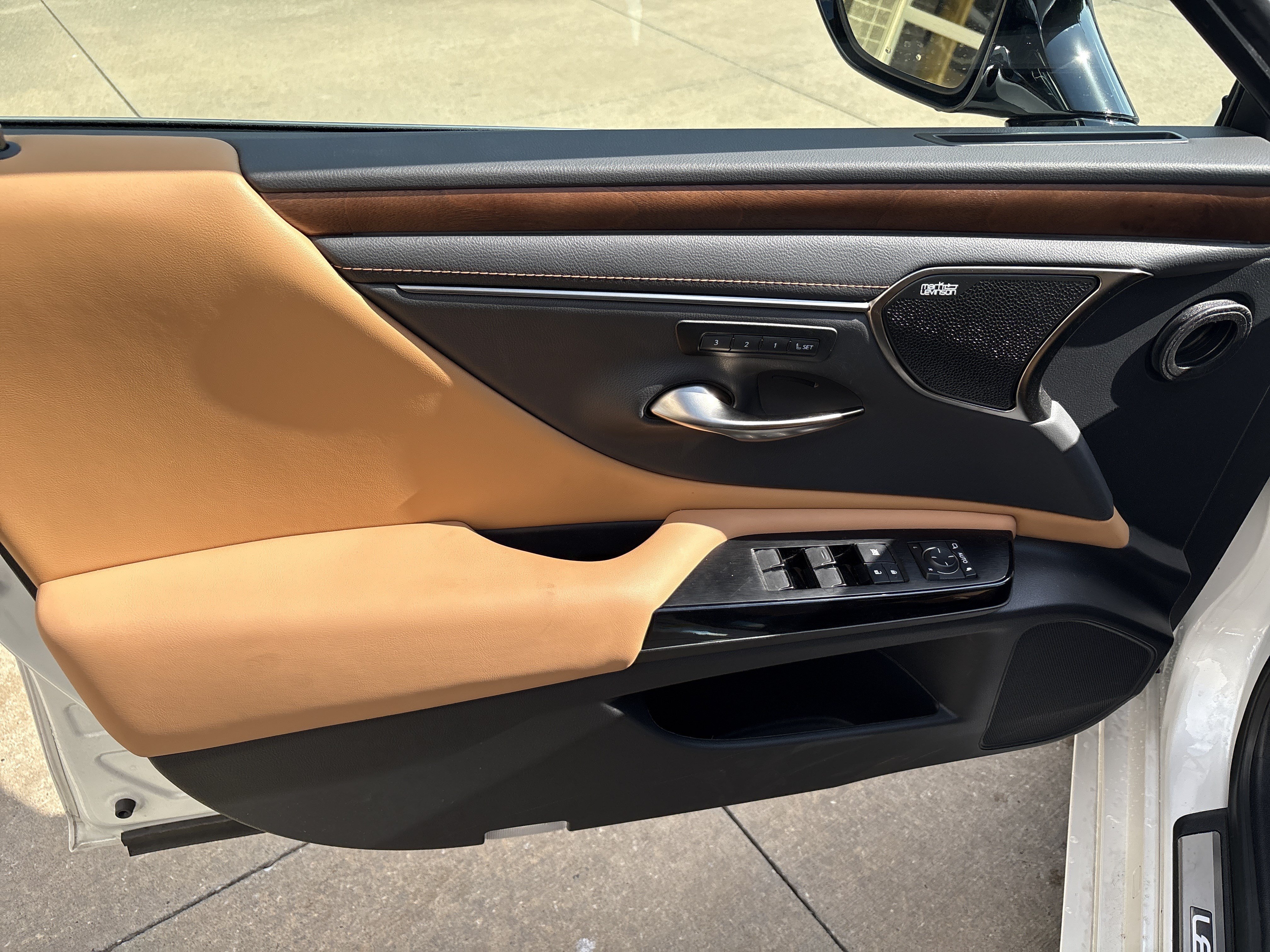 Used 2025 Lexus ES 350 Ultra Luxury FWD image 14