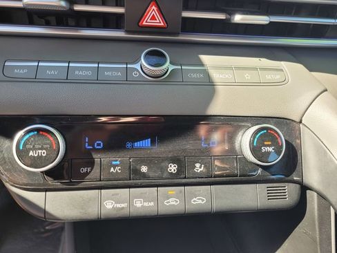 Used 2024 Hyundai Elantra SEL FWD image 24