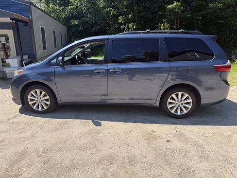 Used 2015 Toyota Sienna XLE Premium AWD/4WD image 9