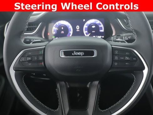 Used 2024 Jeep Grand Cherokee Laredo image 22