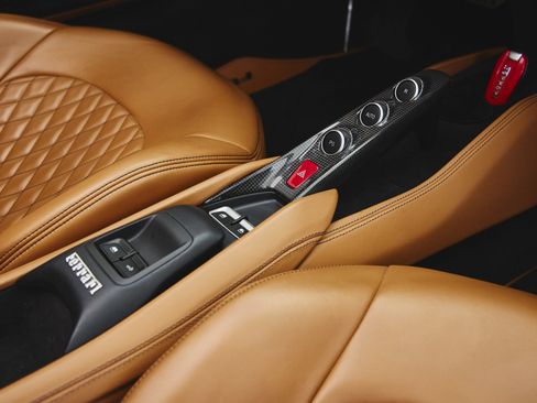 Used 2022 Ferrari F8 Tributo image 35