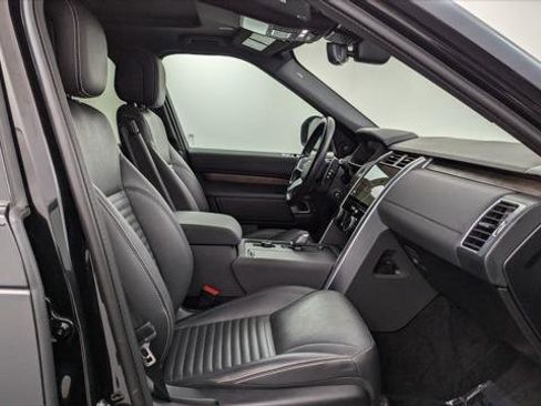 Used 2023 Land Rover Discovery S image 22