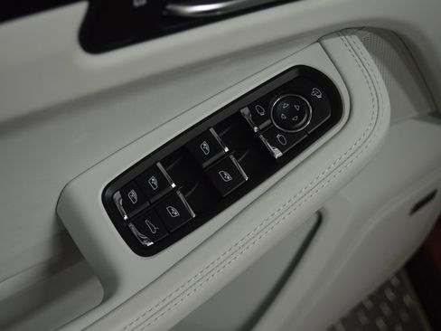 Certified 2025 Porsche Macan image 18