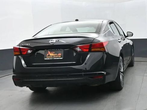Used 2025 Nissan Altima 2.5 SV FWD image 8
