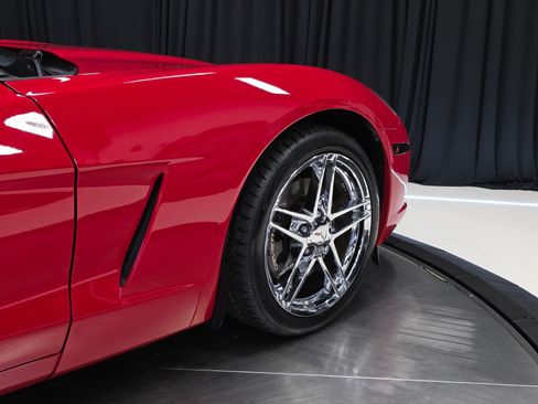 Used 2006 Chevrolet Corvette Coupe w/ Preferred Equipment Group RWD image 5