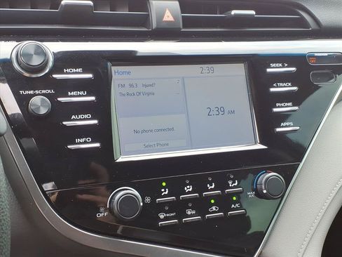 Used 2018 Toyota Camry LE w/ Convenience Package FWD image 29