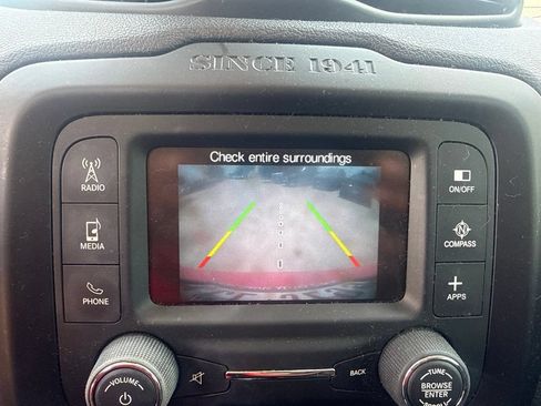 Used 2017 Jeep Renegade Latitude FWD image 25