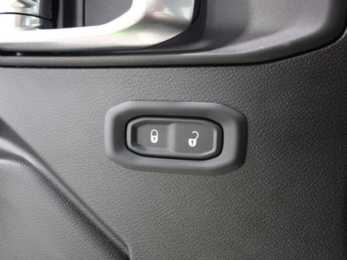 Used 2025 Jeep Gladiator Sport AWD/4WD image 8