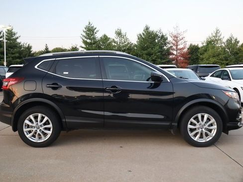 Used 2021 Nissan Rogue Sport SV image 4