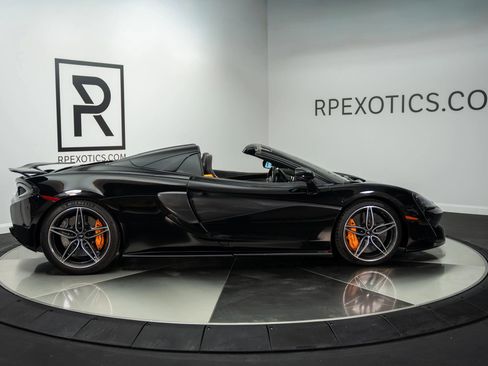 Used 2019 McLaren 570S Spider image 18