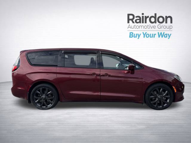 Used 2019 Chrysler Pacifica Touring Plus w/ Advanced Safetytec Group FWD image 8
