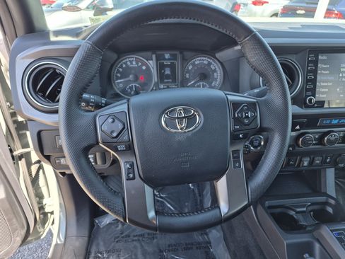 Used 2023 Toyota Tacoma TRD Off-Road w/ Advanced Technology Package AWD/4WD image 9