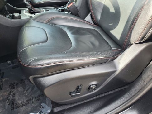 Used 2014 Jeep Cherokee Trailhawk AWD/4WD image 13