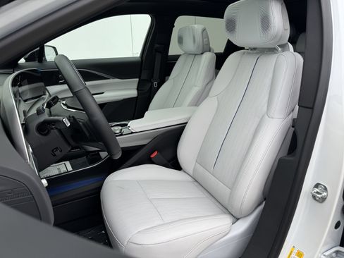 New 2025 Cadillac Lyriq Sport image 10