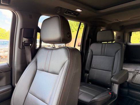 Used 2022 Chevrolet Suburban RST w/ Luxury Package AWD/4WD image 11
