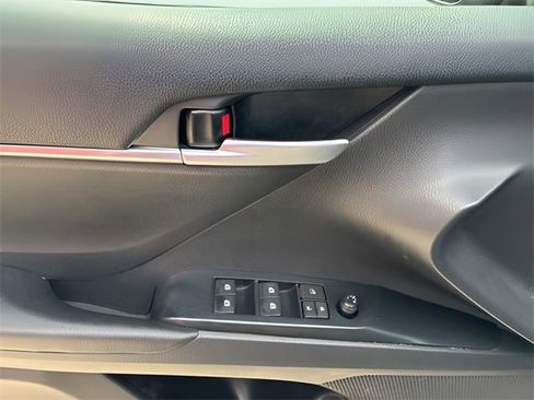 Used 2018 Toyota Camry SE w/ Convenience Package image 20