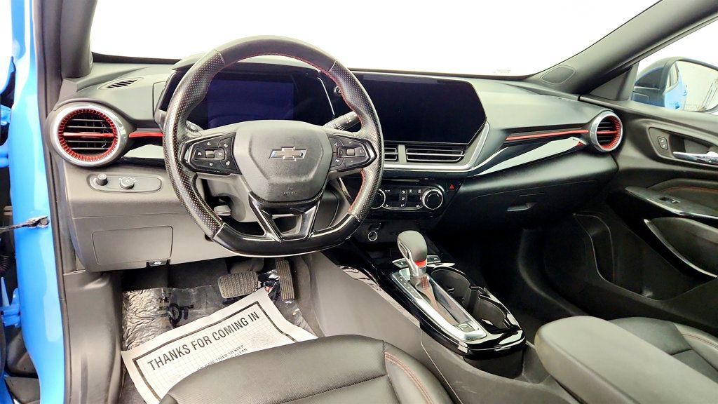 Used 2024 Chevrolet Trax RS w/ Sunroof Package FWD image 12