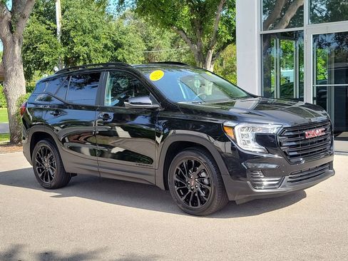 Used 2023 GMC Terrain SLE w/ Driver Convenience Package FWD image 7